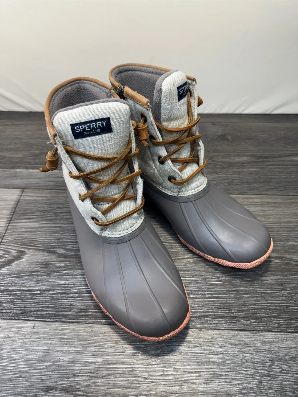 Sperry Women's Gray and Pink Lace-Up Waterproof Duck Boots woman’s SZ 8 (h75)